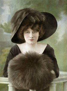 Comico francese Cora Laparcerie (1875-1951) foto dal giornale francese "Le Theatre" 1 gennaio da Unknown photographer