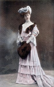 Comica francese Gabrielle Dorziat (1880-1979) foto di Reutlinger dal giornale francese "Le Theatre" settembre 1905 da Unknown photographer