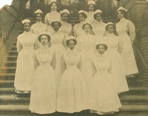 Ritratto di gruppo delle infermiere della Lincoln School da Unknown photographer