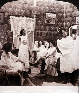Interno di un bordello alla fine del XIX secolo da Unknown photographer