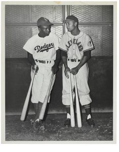 Jackie Robinson e Larry Doby, c.1947 da Unknown photographer
