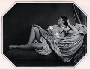 Donna nuda sdraiata