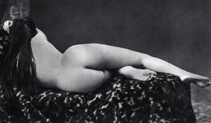 Donna nuda sdraiata, circa 1860. Fotografia anonima