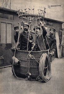 Messa in scena fotografica con una mongolfiera. Fotografia, fine XIX secolo, Parigi. Collezione Selva