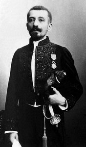 Ritratto di Pierre Loti (1850-1923), romanziere e ufficiale della Marina francese, in costume accademico. da Unknown photographer
