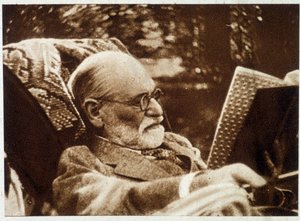 Ritratto di Sigmund Freud che legge - in "Vu" del 20/07/1932 da Unknown photographer