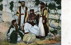 Cartolina che raffigura uomini beduini, c.1900 (stampa) da Unknown photographer