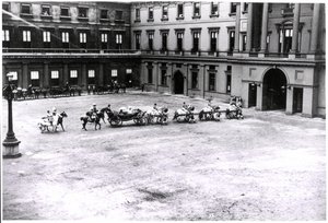 La regina Vittoria lascia Buckingham Palace, Giubileo di Diamante, 22 giugno 1897 (foto in bianco e nero) da Unknown photographer