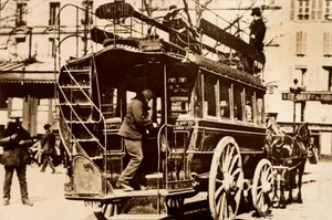 Parte posteriore di un tram trainato da cavalli