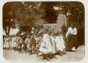 Passeggiata scolastica da Unknown photographer