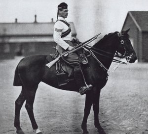 Sergente del 92° Gordon Highlanders, equipaggiato come fante a cavallo da Unknown photographer