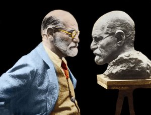 Sigmund Freud, inventore della psicoanalisi, davanti al suo busto realizzato dallo scultore Onuma Nemon nel 1931. da Unknown photographer