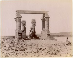 Il chiosco romano di Qertassi (oggi a New Kalabsha), visto da est, Egitto, fotografia di Edition J P Sebach, ca 1890 da Unknown photographer