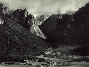 La città di Dobbiaco nelle Dolomiti da Unknown photographer