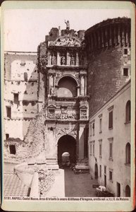 Arco di trionfo di Castel Nuovo, Napoli, 1880 circa (fotografia) da Unknown photographer