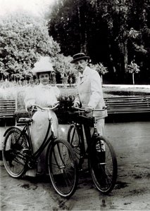 Vladimir Dmitrievich Nabokov (1870-1922) ed Elena Ivanovna Rukavishnikova (1876-1939) da Unknown photographer