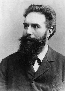 Wilhem Conrad Roentgen da Unknown photographer
