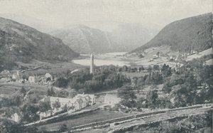 Un villaggio irlandese Glendalough, 1910 da Valentine and Sons Ltd