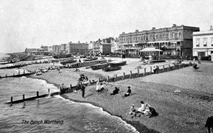 La spiaggia di Worthing, West Sussex da Valentine and Sons Publishing Co