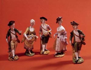 Piccole figure che rappresentano personaggi (cacciatore, massaia, dama dell
