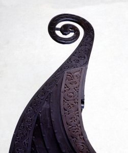 Figura di prua di un drakkar funerario (nave vichinga) di Oseberg, risalente al IX secolo. Museo di Oslo Bygdoy.