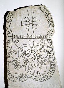 Pietra runica con una croce, VII-VIII secolo da Viking