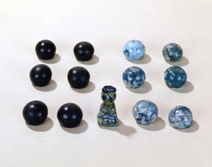 Pezzi del gioco degli scacchi dalla città vichinga di Birka da Viking Viking