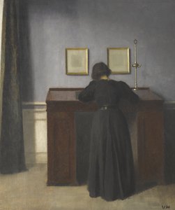 Ida in piedi a una scrivania da Vilhelm Hammershøi