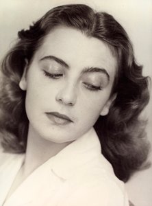 Ritratto di giovane donna, 1940 circa (foto b/n) da Vincenzo Balocchi