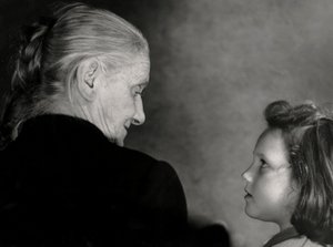 Lo sguardo della nonna (foto b/n)