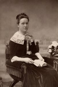 Millicent Fawcett, femminista inglese, leader del movimento per il suffragio femminile da W. and D. (after) Downey