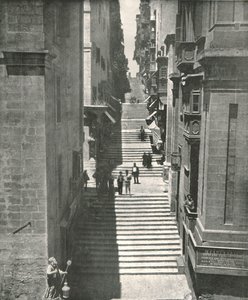 Una strada ripida a Valletta, Malta da W and S Ltd