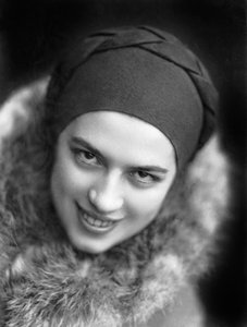 Ritratto di Anita Pittoni, 1940 circa (foto b/n)