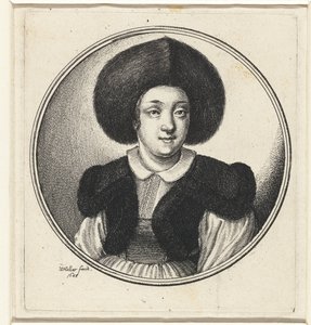 Donna con cappello di pelliccia
