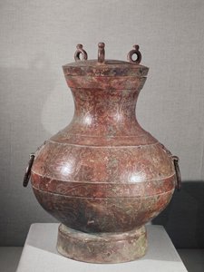 Vaso dalla tomba del principe Liu Shang (bronzo intarsiato con oro e argento) da Western Han Dynasty Chinese School