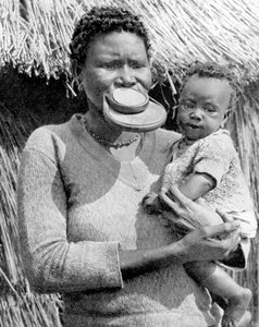 Una donna della tribù Sara-Kaba, Repubblica del Congo, Africa