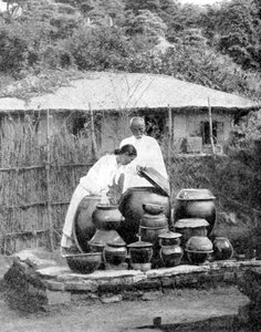 Abitanti in abiti bianchi della Corea