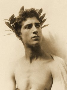 Studio di un ragazzo con una corona, Sicilia, c.1898