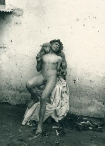 Giovane ragazzo che tiene una pecora, Sicilia, c.1899 da Wilhelm von Gloeden