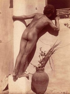 Studio di un ragazzo che guarda attraverso una finestra, c.1900