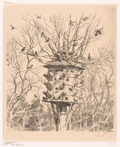 Grande voliera su un albero
