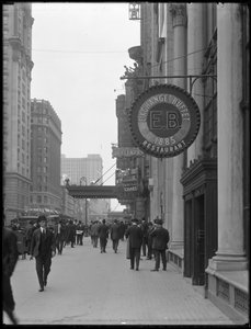 Insegna del Buffet Exchange al 220 W. 42nd Street, New York City, 2 maggio 1916 da William Davis Hassler