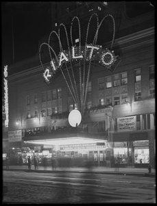 Tendone illuminato per il Rialto Theater, New York City, 6 gennaio 1917 da William Davis Hassler