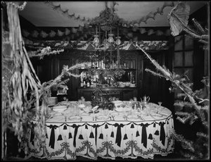 Interno della residenza del signor e della signora William Mill Butler, decorato per Natale, 4 gennaio 1917 da William Davis Hassler