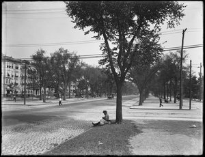 Uomo con Paglietta e Cestino da Pranzo, Eastern Parkway a Nostrand Avenue, Brooklyn