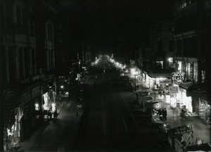 Vista Notturna di Grand Street a Orchard Street, NYC da William Davis Hassler