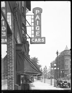 Insegna delle auto Paige al 1410 Bedford Avenue, Brooklyn, 13 luglio 1916 da William Davis Hassler