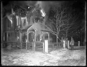 Incendio del Cottage Prescott di notte, Inwood Hill, 1914 da William Davis Hassler