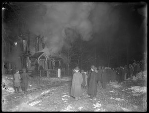 Incendio del Prescott Cottage di notte, Inwood Hill, 1914 da William Davis Hassler