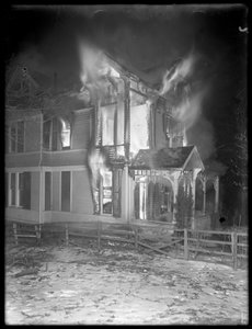 Incendio del Cottage Prescott di notte, Inwood Hill, 1914 da William Davis Hassler